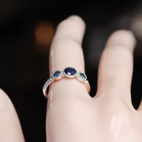 3つの天然サファイア シルバーリング TripleSapphire 指輪