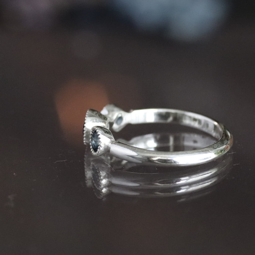3つの天然サファイア シルバーリング TripleSapphire 指輪・リング