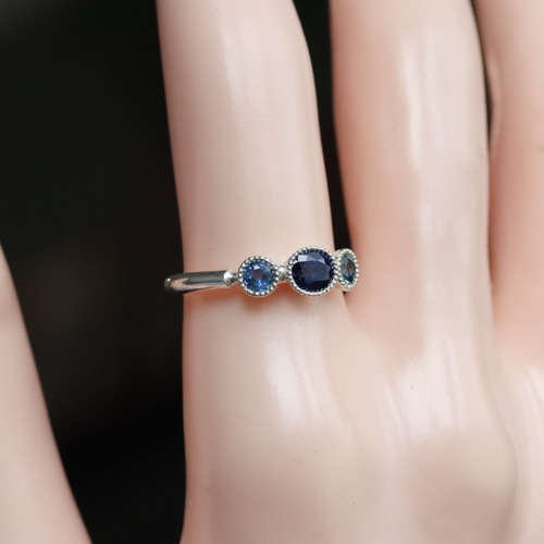 3つの天然サファイア シルバーリング TripleSapphire 指輪・リング