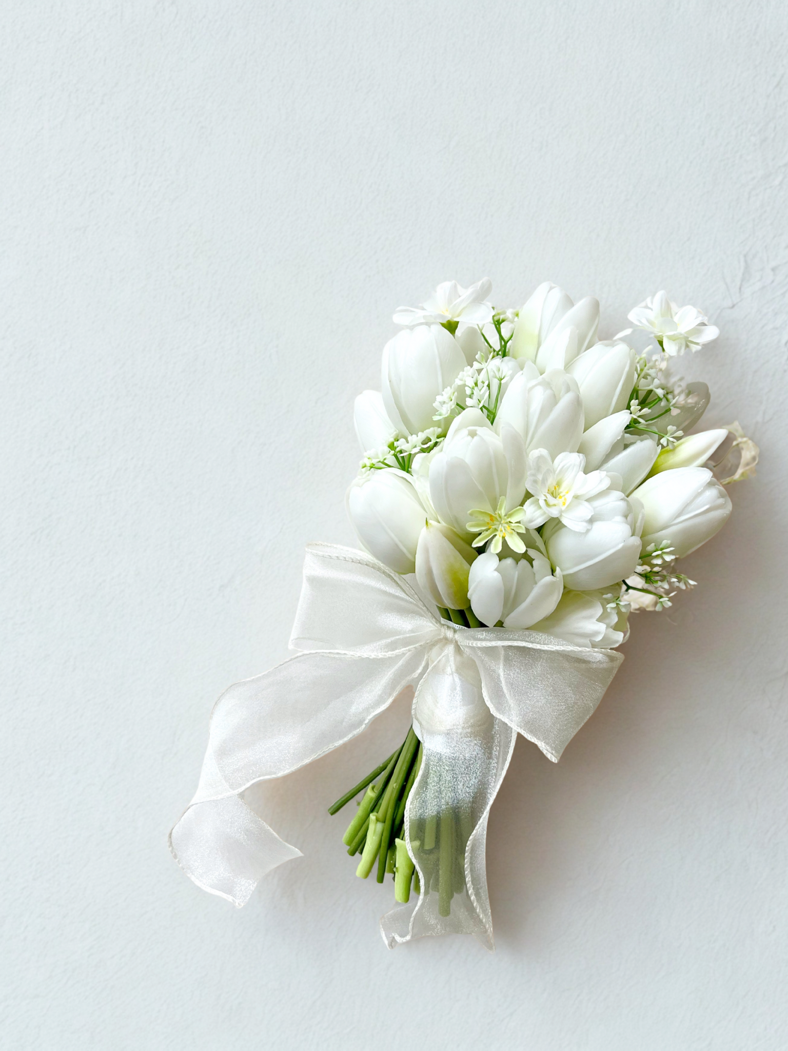 韓国風ホワイトチューリップのナチュラルブーケ