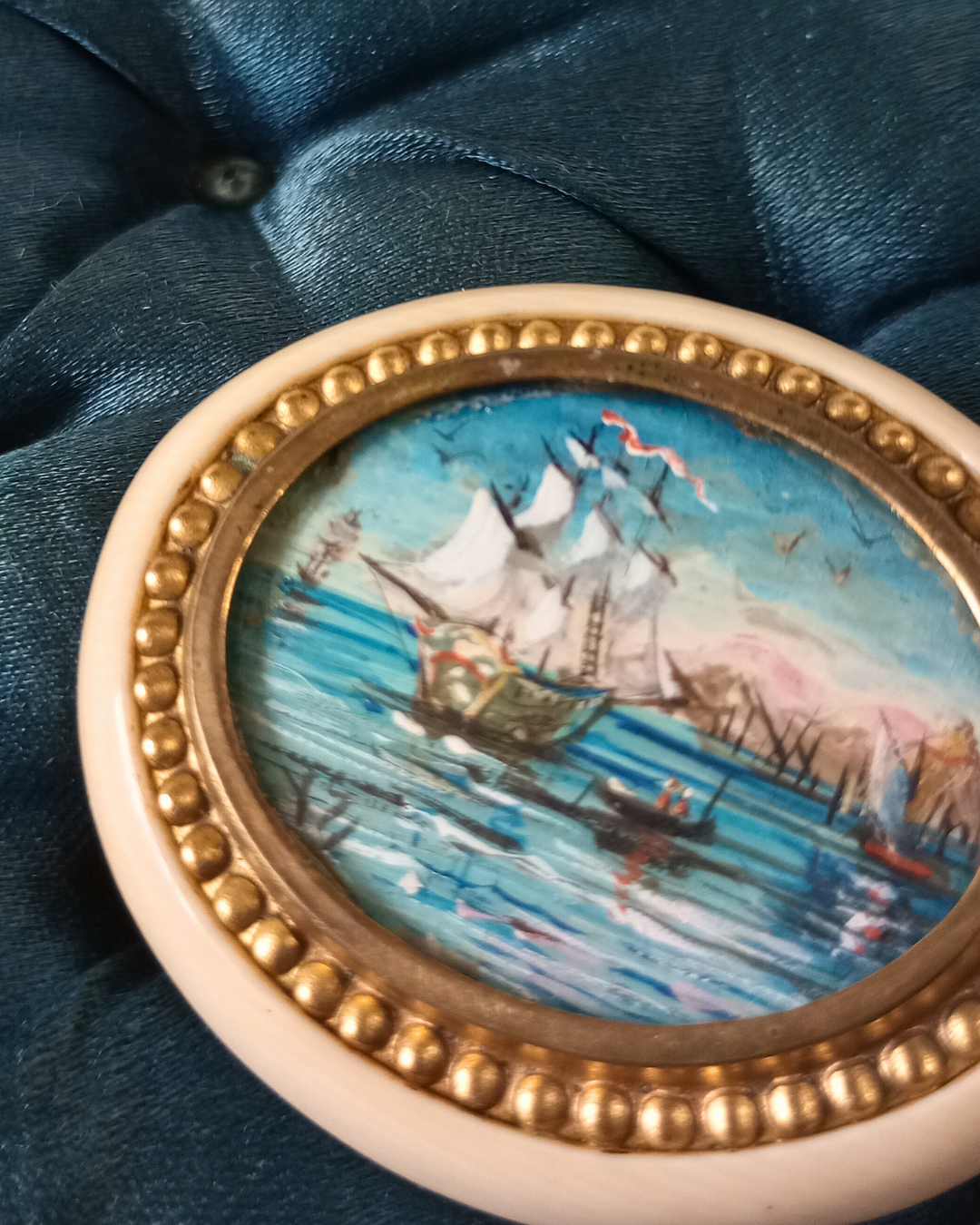 小さな船の絵をとじこめたオーバルブローチ ヴィンテージブローチ ～1960年頃 7,840円