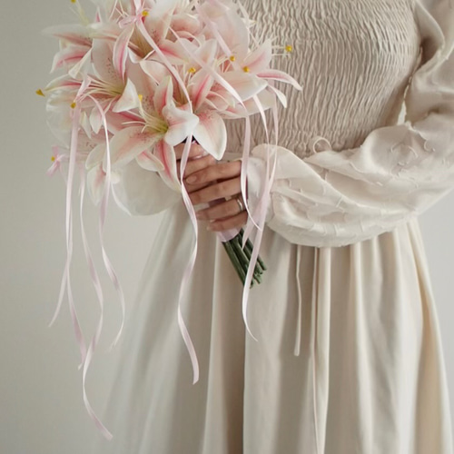 バラ　バレエコア　リボンブーケ　ウェディングブーケ　アーティフィシャルフラワー White & pink リボン型 ブーケ ウェディングブーケ バレエコア 胡蝶蘭