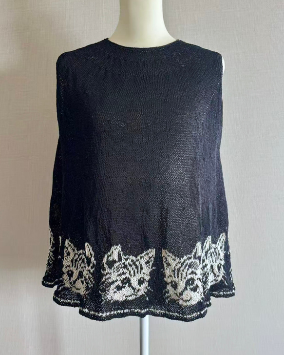 手編み ネコ柄 Aラインシルエット 夏にピッタリ(ネコ顔) 1枚目の画像