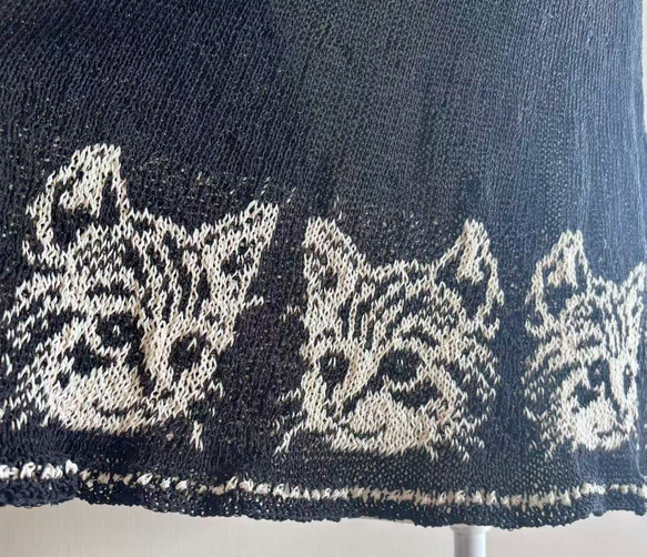 手編み ネコ柄 Aラインシルエット 夏にピッタリ(ネコ顔) 6枚目の画像