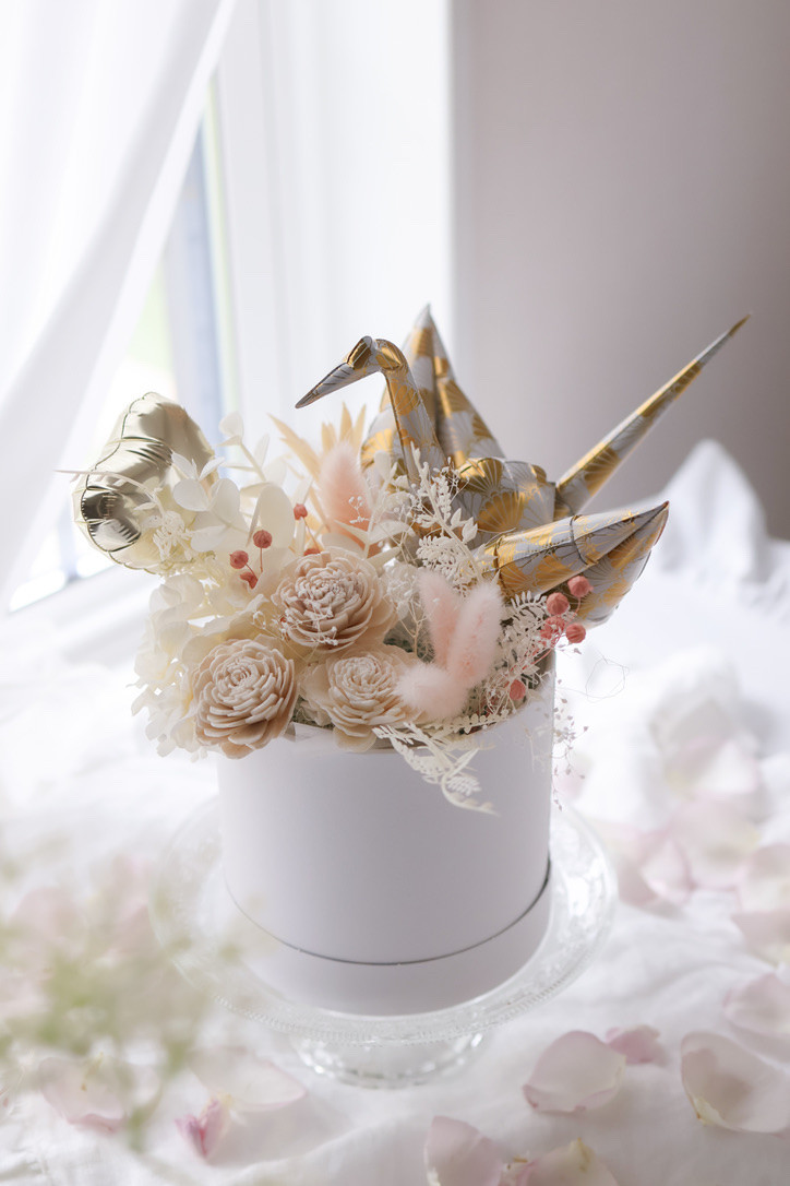 縁起の良い"鶴"のお祝いフラワーアレンジメント♡ドライフラワー&アーティフィシャルフラワー 結婚祝い 新築祝
