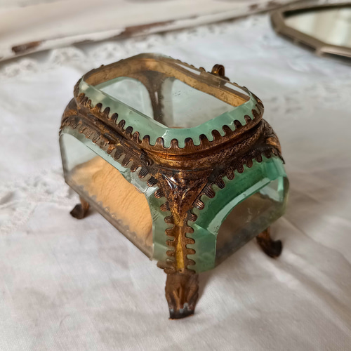 アンティーク ガラスのジュエリーボックス 1900年代初期