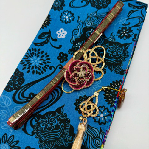 目玉商品】4251木綿半幅帯 シーサー柄 青色系 豪華帯留め・根付