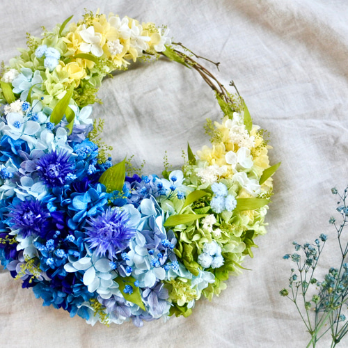 ドライフラワーホワイト＆ブルーのハーフリース、三日月リース ドライフラワーホワイト＆ブルーのハーフリース、三日月リース