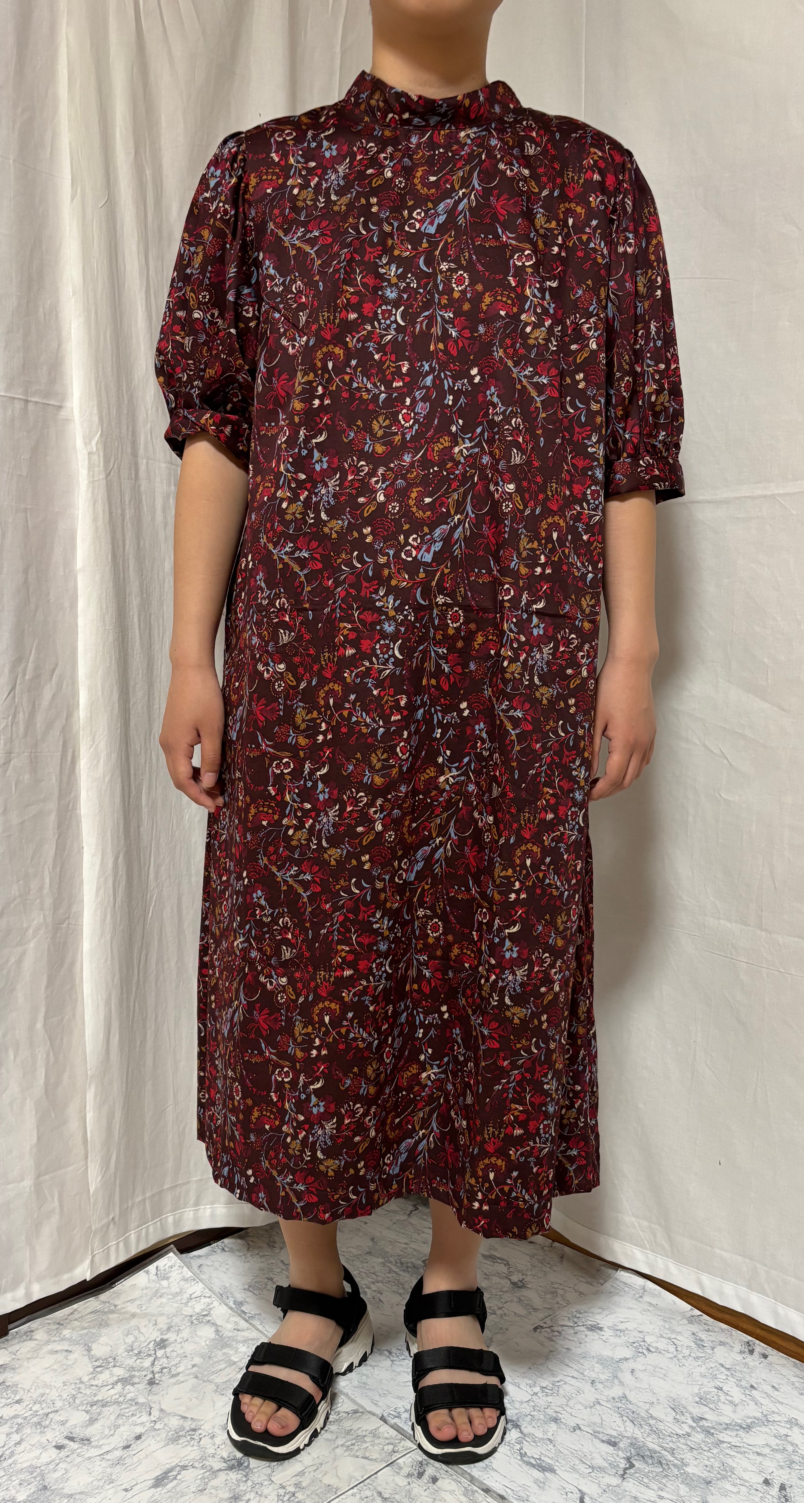 【30%OFF】花柄模様の半袖ワンピース