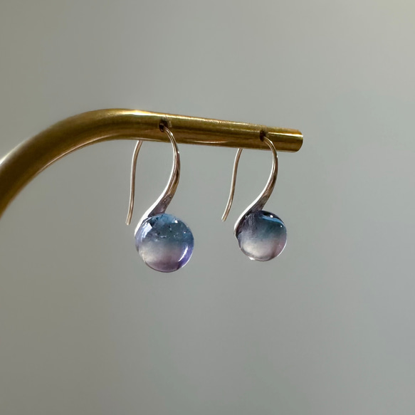 【涼しげピアス】オーロラ ドロップピアス ブルーパープル / 金具変更可（シルバー・イヤリング・ステンレス） 5枚目の画像