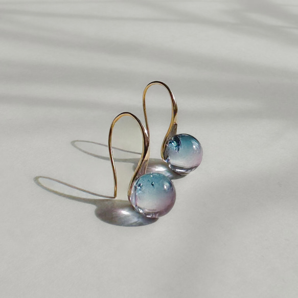 【涼しげピアス】オーロラ ドロップピアス ブルーパープル / 金具変更可（シルバー・イヤリング・ステンレス） 1枚目の画像