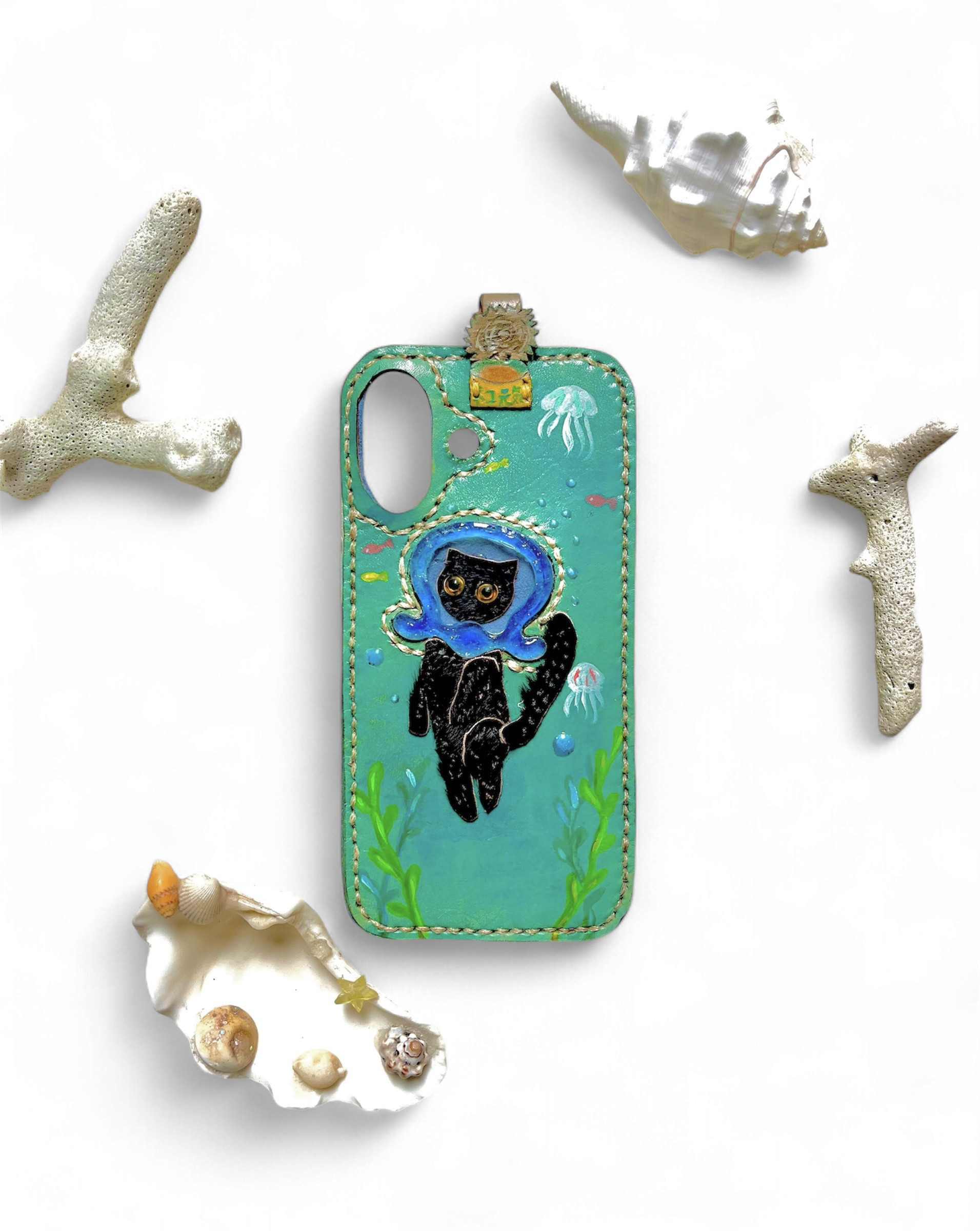 iPhone16専用・一点物ケース「猫の海さんぽ」　iPhoneケース　iPhone16 スマホケース