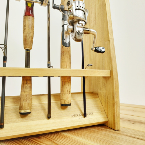 ロッドスタンド 10本 一体式リール&ルアースタンド 3段 国産ヒノキ製 完成品 ロッドスタンド 10本 ルアー＆リール掛けスタンド 3段 小物置き