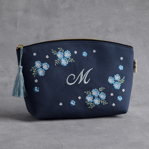 選べるイニシャル》ネモフィラの刺繍ポーチ マチあり コスメ 両面刺繍