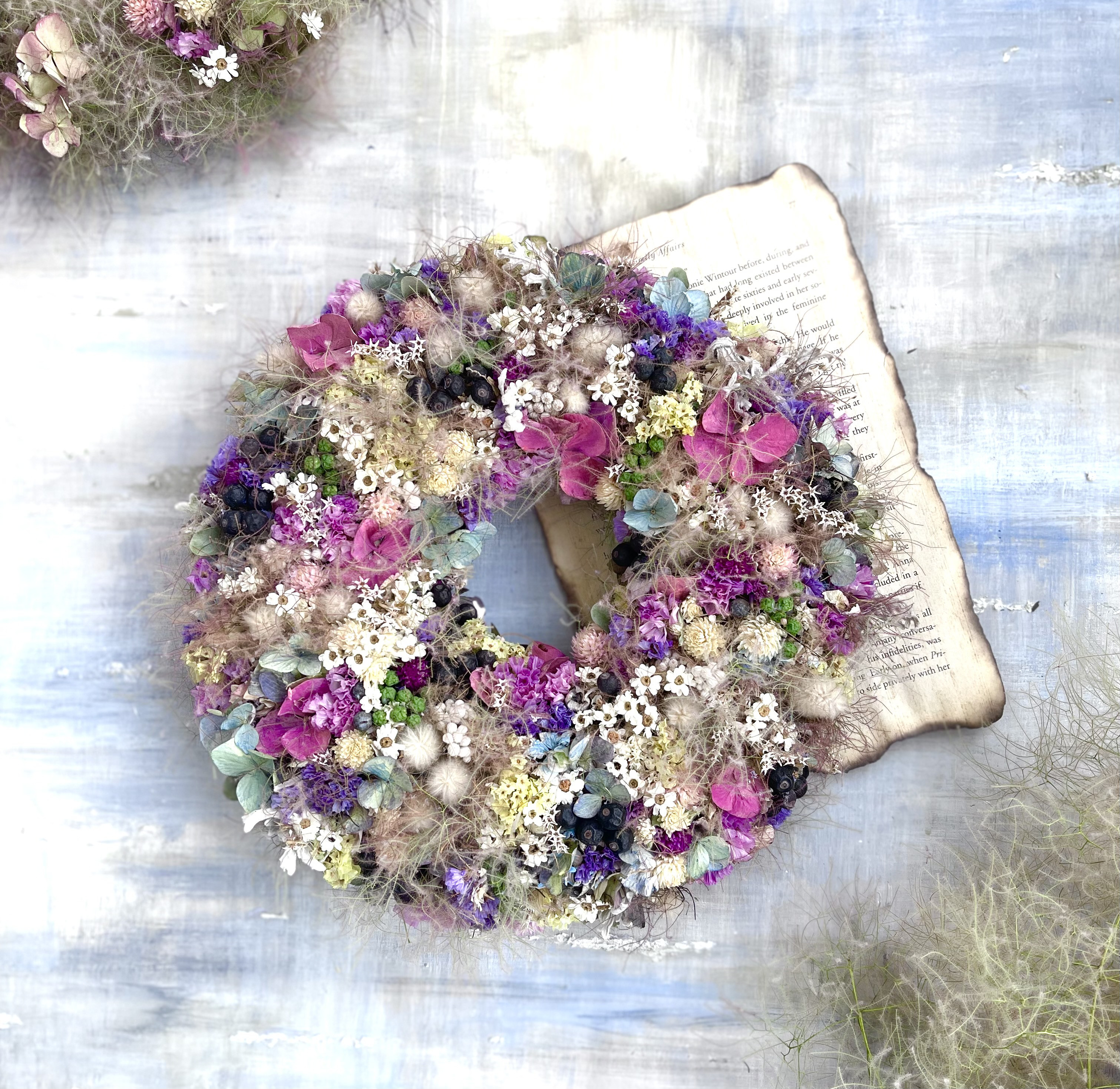 紫陽花とスモークツリー&オーストライアンデージーとスターチスのリース