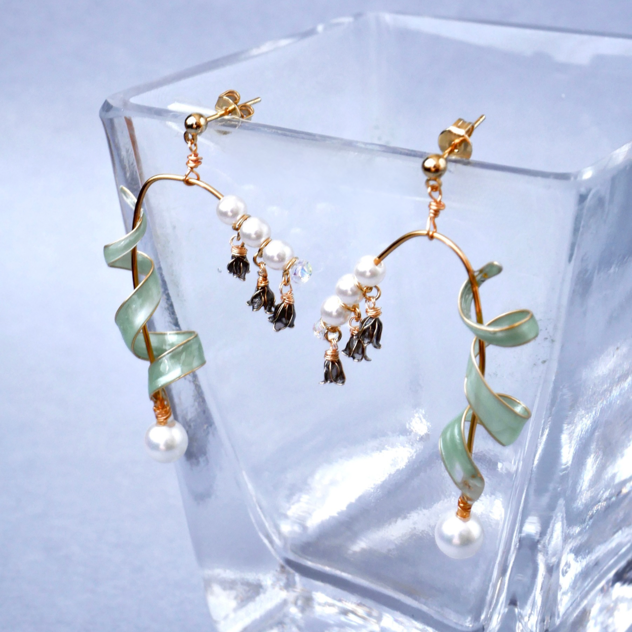 すずらん　ブラックゴールド　イヤリング/ピアス　ディップアート　ディップフラワー