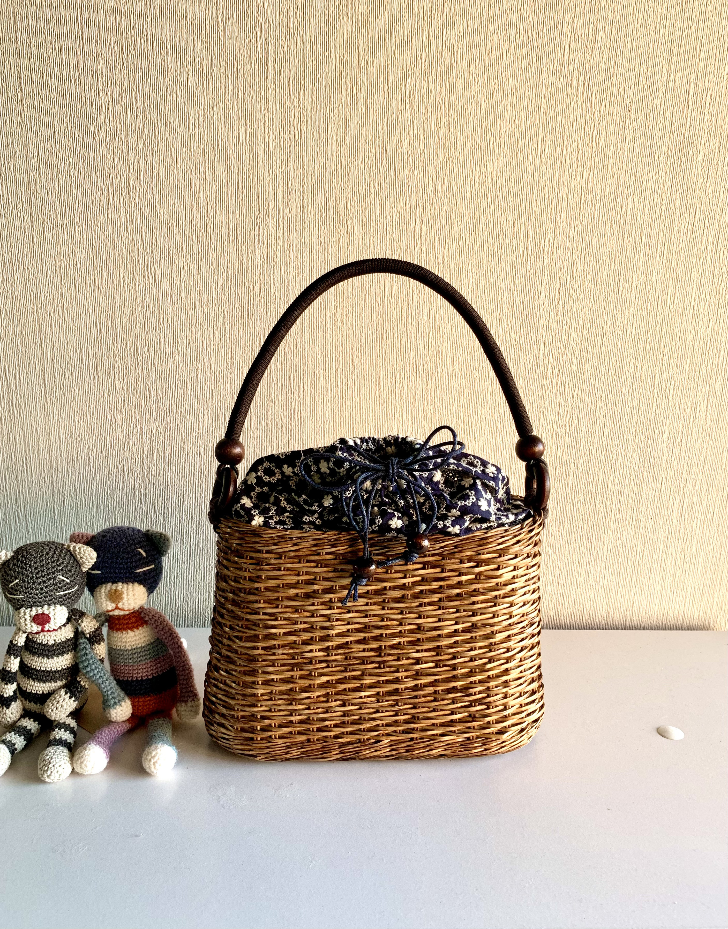 小さめのカゴバッグ♪ 少しの荷物時にぴったり♪