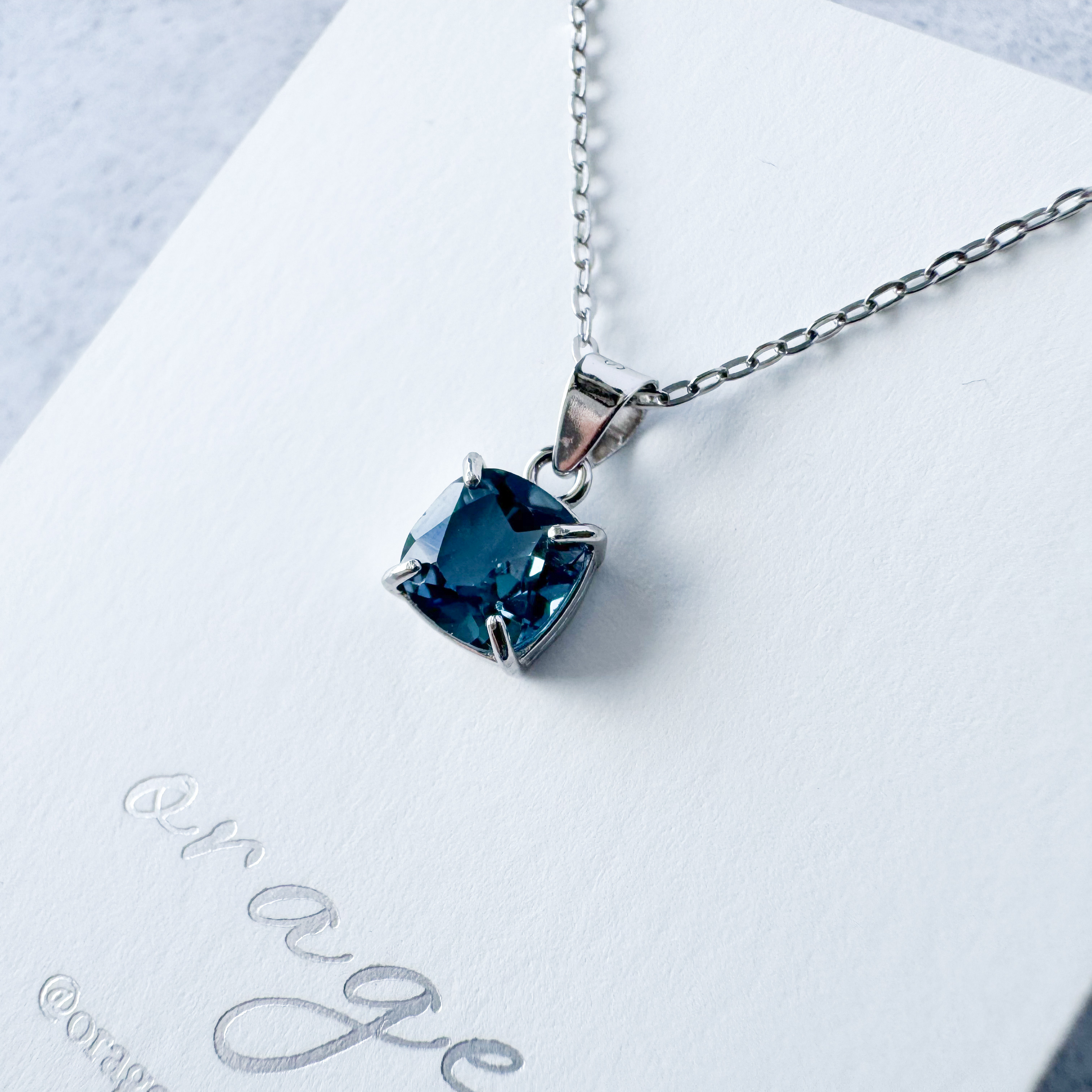 スクエアカットロンドンブルートパーズのネックレス