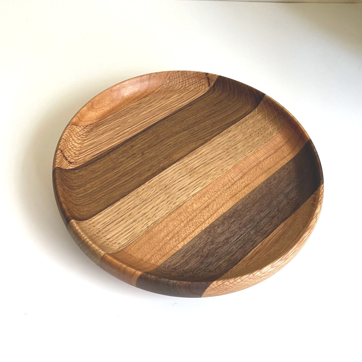 広葉樹の寄せ木プレート　Φ16.8cm