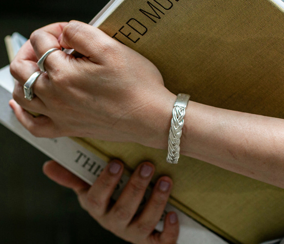 Vintage style braided bangle / 四つ編みバングル　シルバー925・真鍮/送料無料 2枚目の画像