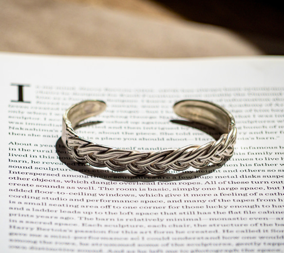 Vintage style braided bangle / 四つ編みバングル　シルバー925・真鍮/送料無料 1枚目の画像