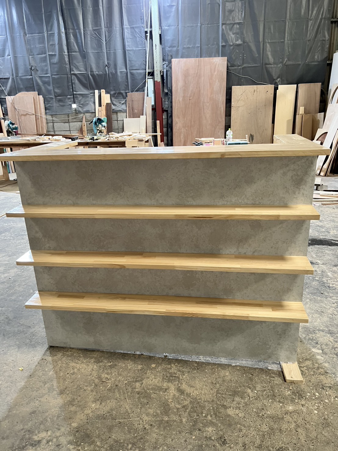 【店舗什器シリーズ】オーダー 石っぽいレジカウンター