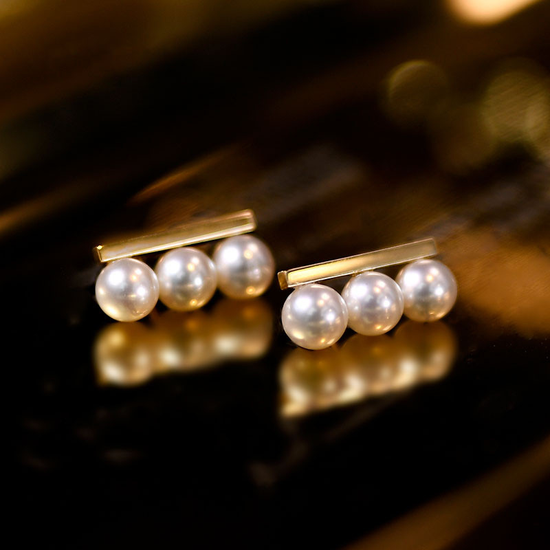 【ヘイズジュエリー】クラシックな3ビーズバランスデザイン18Kゴールドバランスビームシェイプ日本製オーロラアコヤ6.5-7mmイ