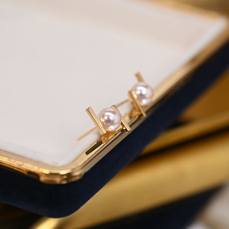 【ヘイズジュエリー】デザインに出会う18Kゴールドの小さな電球型日本産オーロラアコヤ6-6.5mmイヤリングシンプルで多用途抗ア