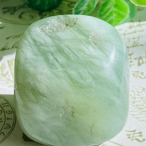 悪気を祓う護符✨ ニュージェイド タンブル 中国翡翠 原石 天然石 東洋