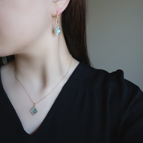 アヴァロンシェルクリスタルのマクラメネックレス アバロンシェル × クリスタル 水晶 フィンランド オーロラカラー