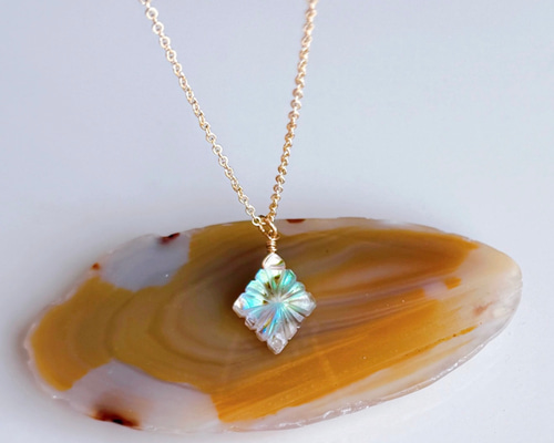 アバロンシェル × クリスタル 水晶 フィンランド オーロラカラー