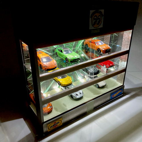 1/18展示可・WHパンチングメタル・ディスプレーBOX / ネオジオラマ 1/18展示可・スタッコ&カーボン・ディスプレーBOX / 2色LED26灯