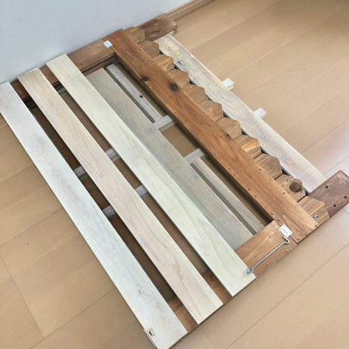 SHUN 店舗什器 オーダー品 折りたたみ什器 折りたたみスリット什器 両面〔ストエキオリジナル〕(ブラック): 店舗
