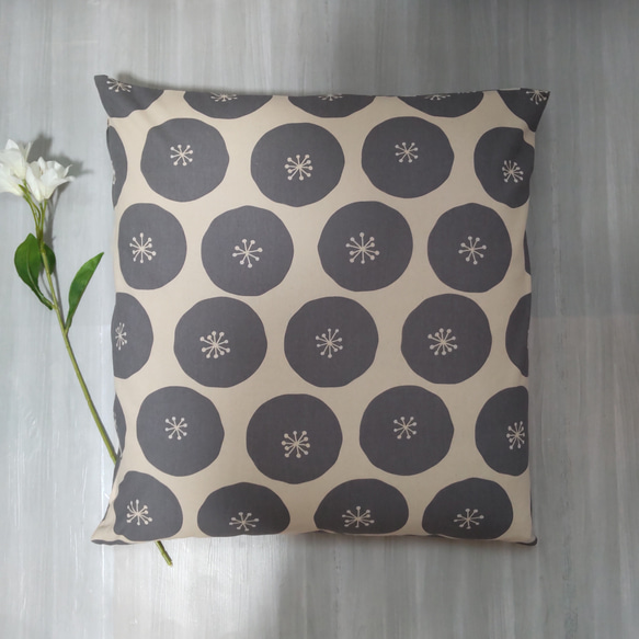 座布団カバー　わたげ　グレー 1枚目の画像