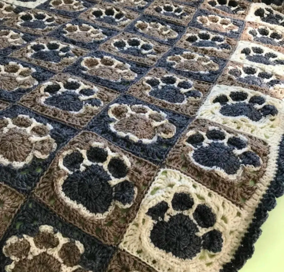 ☆ウール100% 肉球ブランケット（グレー）☆手編み 編み物 マット