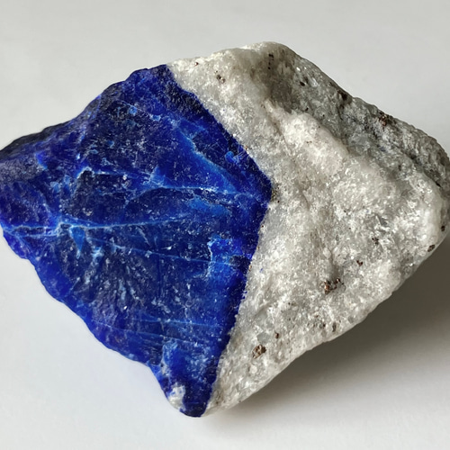 ラピスラズリ　原石　鮮やかな青とパイライトのコントラスト綺麗 ラピスラズリ原石鮮やかな青とパイライトのコントラスト綺麗