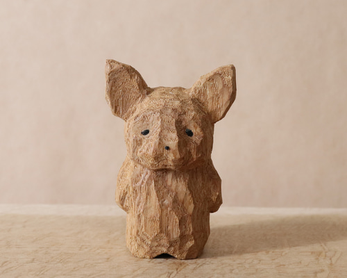 ハンドメイド 木彫り 手彫り チワワ 一点物 置物 インテリア オブジェ 木彫り 犬 チワワ 木製 置物 インテリア雑貨（木材：タモなど）（No