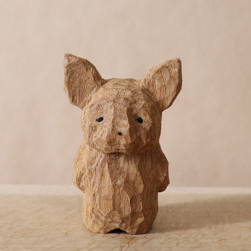 ハンドメイド 木彫り 手彫り チワワ 一点物 置物 インテリア オブジェ 木彫り 犬 チワワ 木製 置物 インテリア雑貨（木材：タモなど）（No