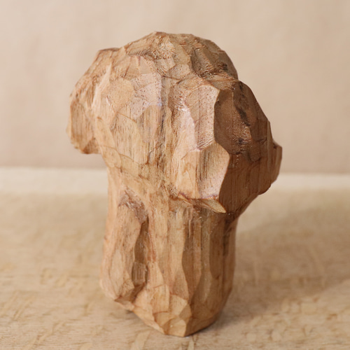 木彫り 犬 トイプードル 木製 置物 インテリア雑貨（木材：胡桃など