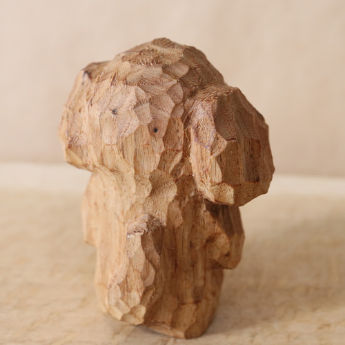 木彫り 犬 トイプードル 木製 置物 インテリア雑貨（木材：胡桃など