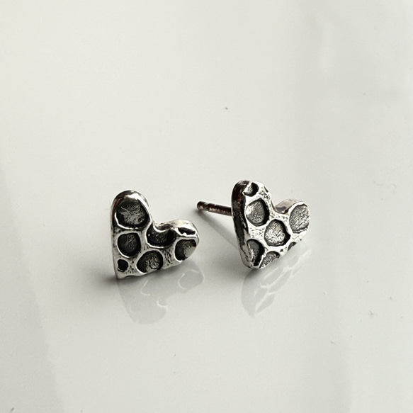 ハートのドット柄ピアス/silver925/スタッドピアス 1枚目の画像