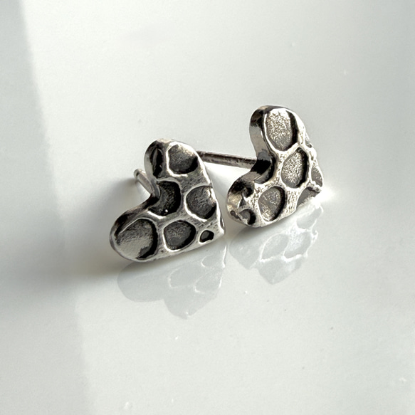 ハートのドット柄ピアス/silver925/スタッドピアス 2枚目の画像