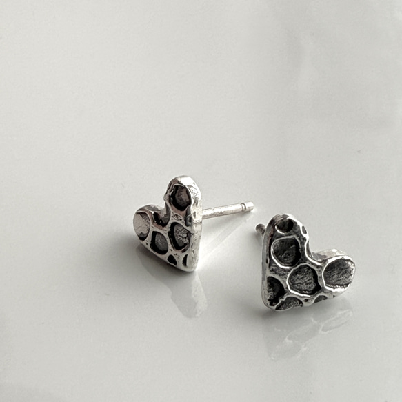 ハートのドット柄ピアス/silver925/スタッドピアス 3枚目の画像