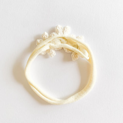 3つのお花のベビーヘアバンド【ベビーピンク】新生児 赤ちゃん カチューシャ お食い初め 100日 髪飾り ニューボーン 7枚目の画像