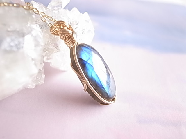 ラブラドライト　ペンダントトップ 　マダガスカル産　 ワイヤージュエリー