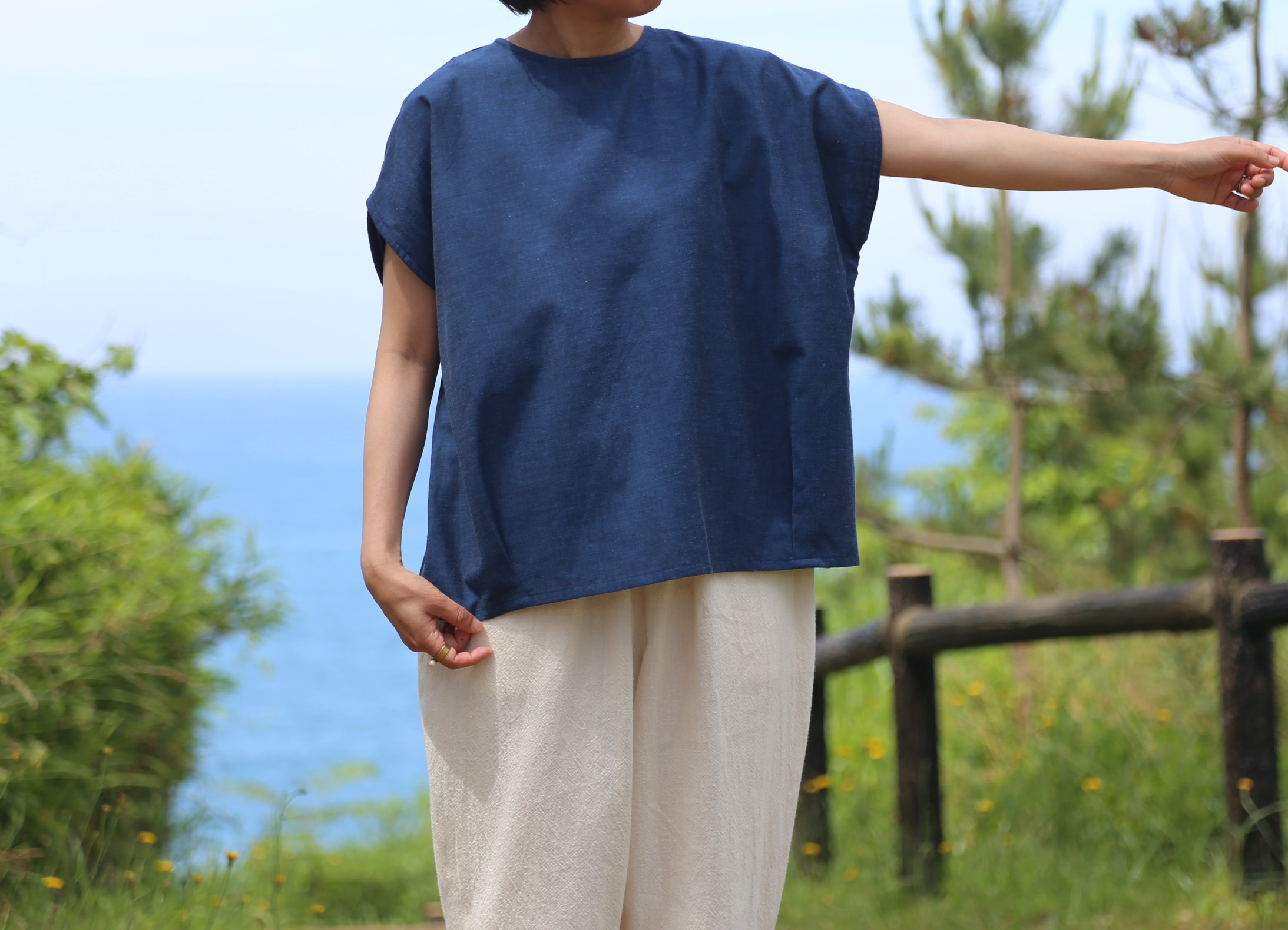 裾タックブラウス（亀田縞 群青）