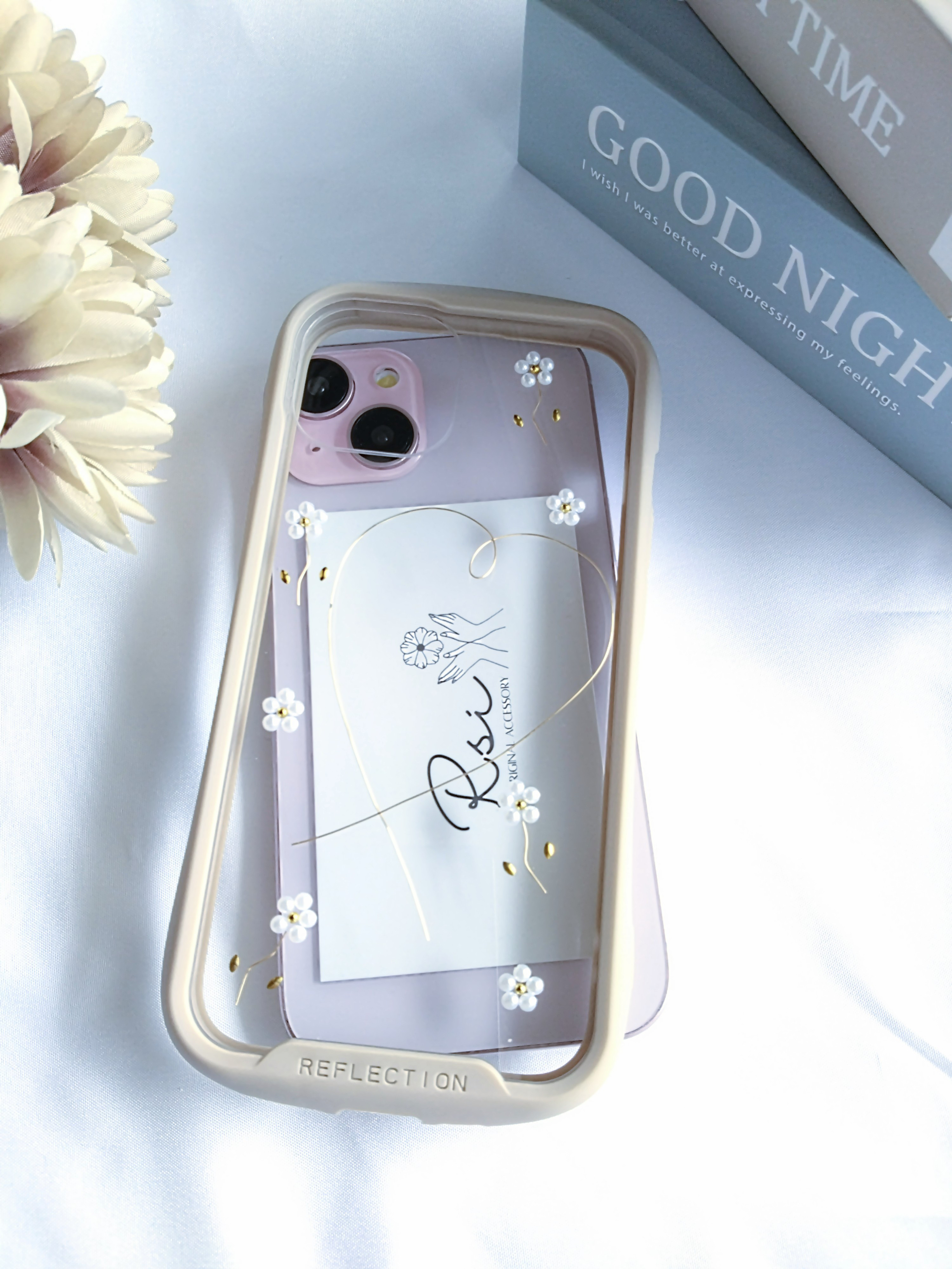 ワイヤーハートとパールのお花のiPhoneケース