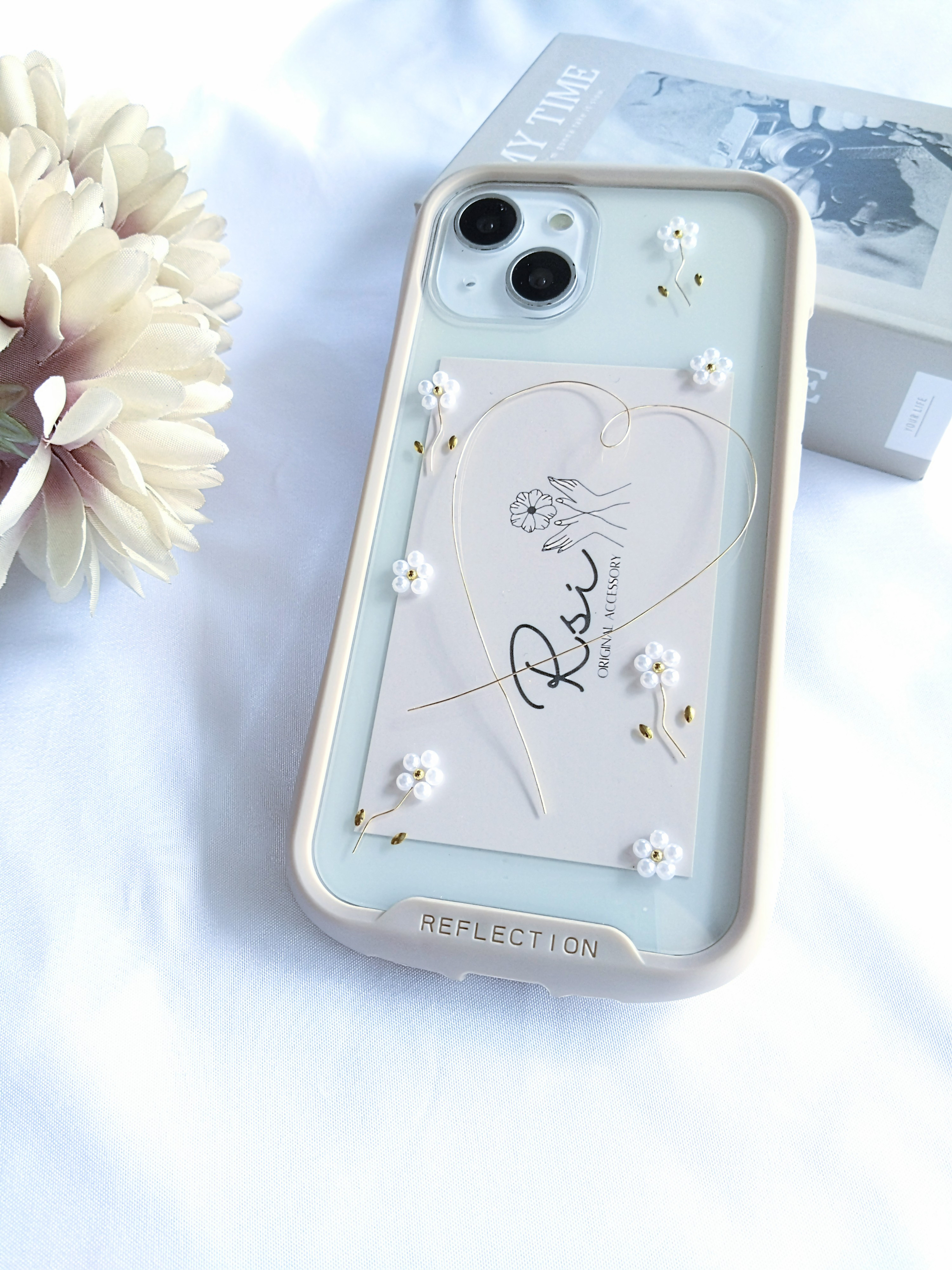 ワイヤーハートとパールのお花のiPhoneケース