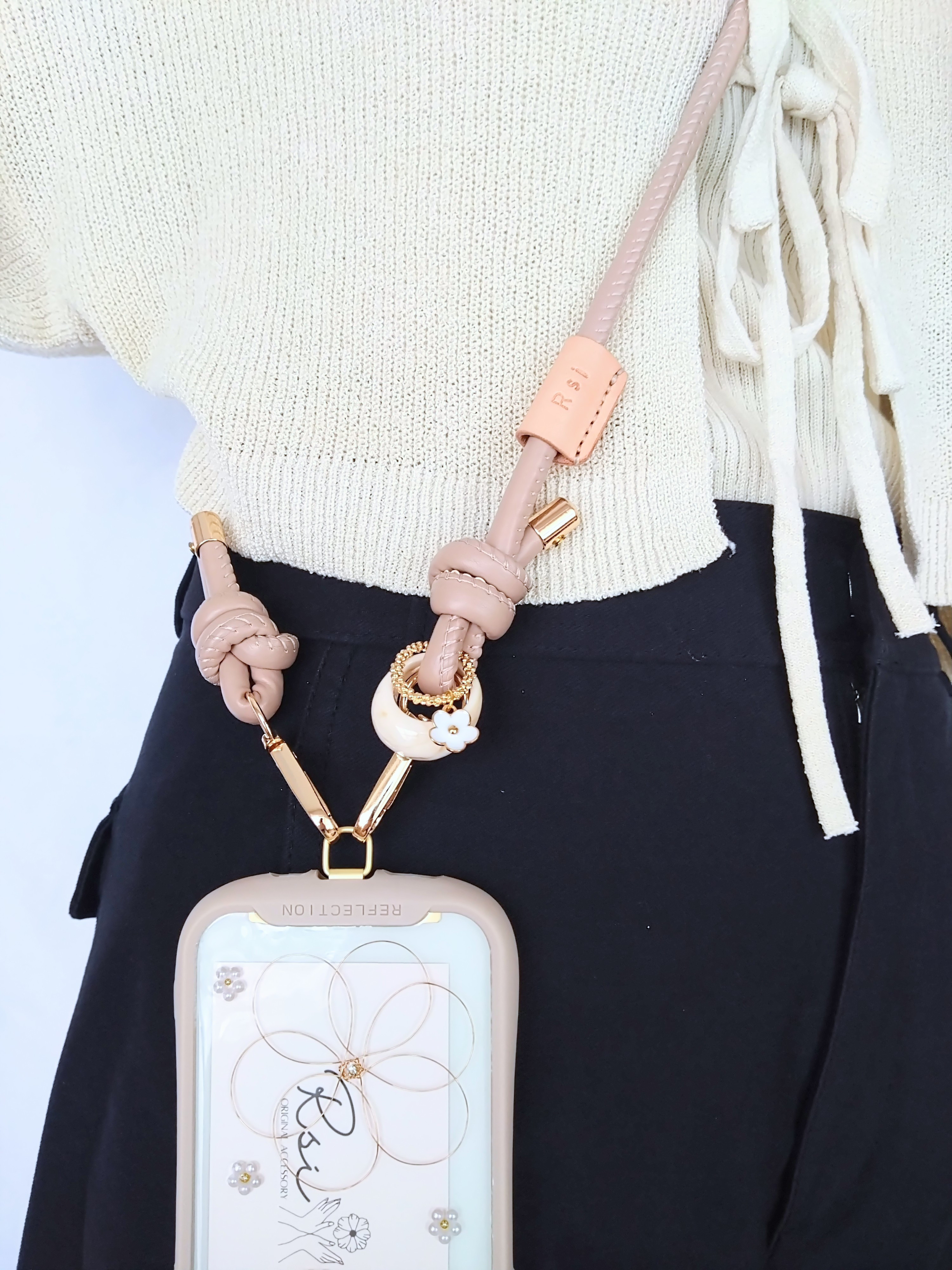 ワイヤーハートとパールのお花のiPhoneケース