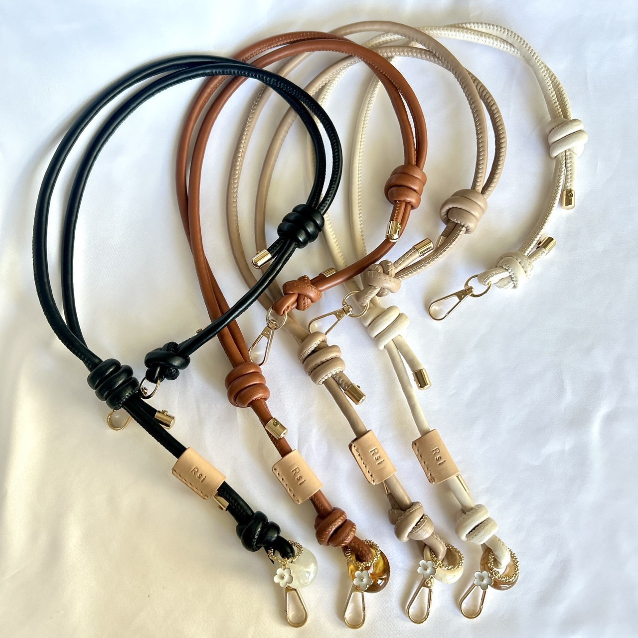 ワイヤーハートとパールのお花のiPhoneケース